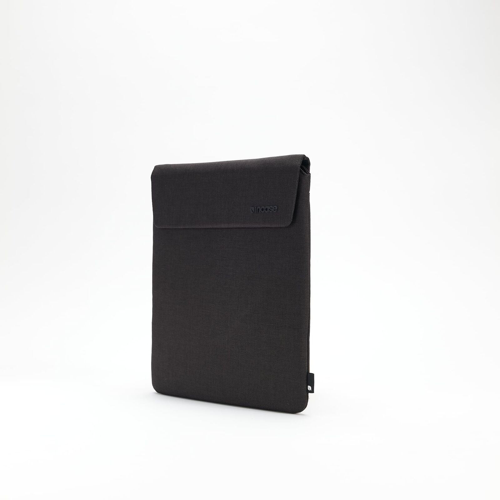 INCASE CROSSTOWN SLEEVE FOR 11-INCH TABLET INCASE CROSSTOWN SLEEVE FOR 11-INCH TABLET